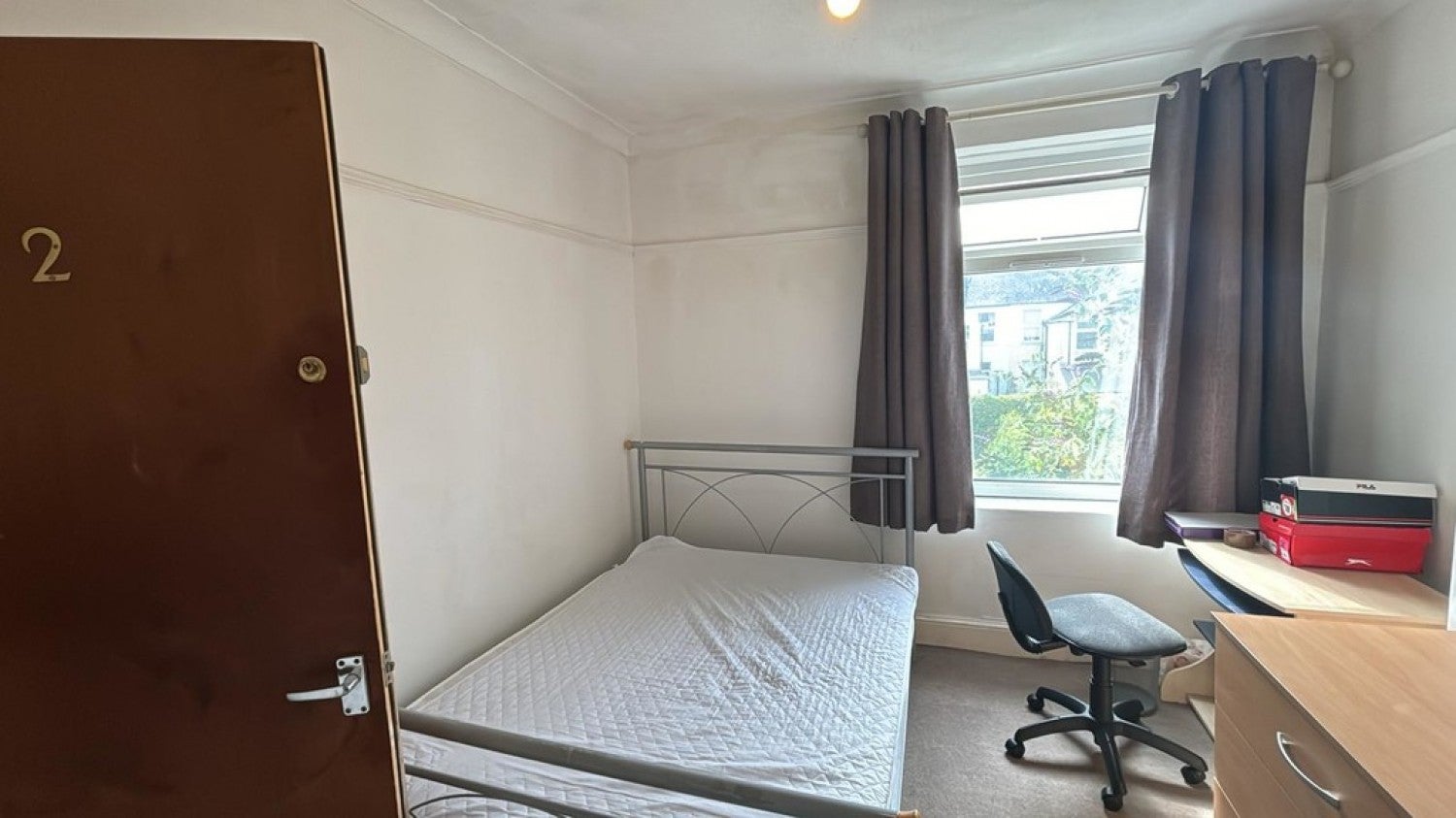 Room Mackintosh Place in Cardiff