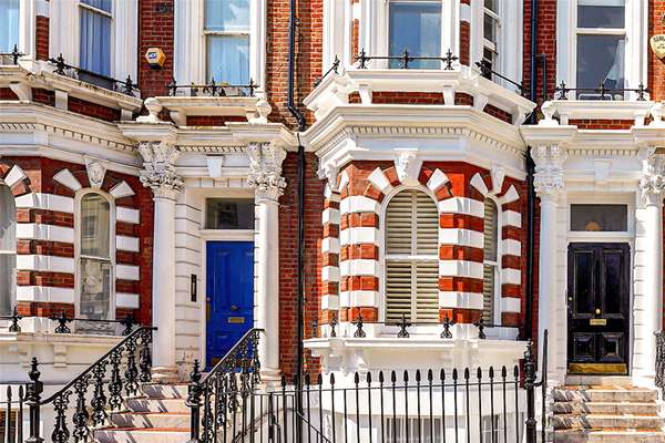 Flat Hornton Street in Greater London