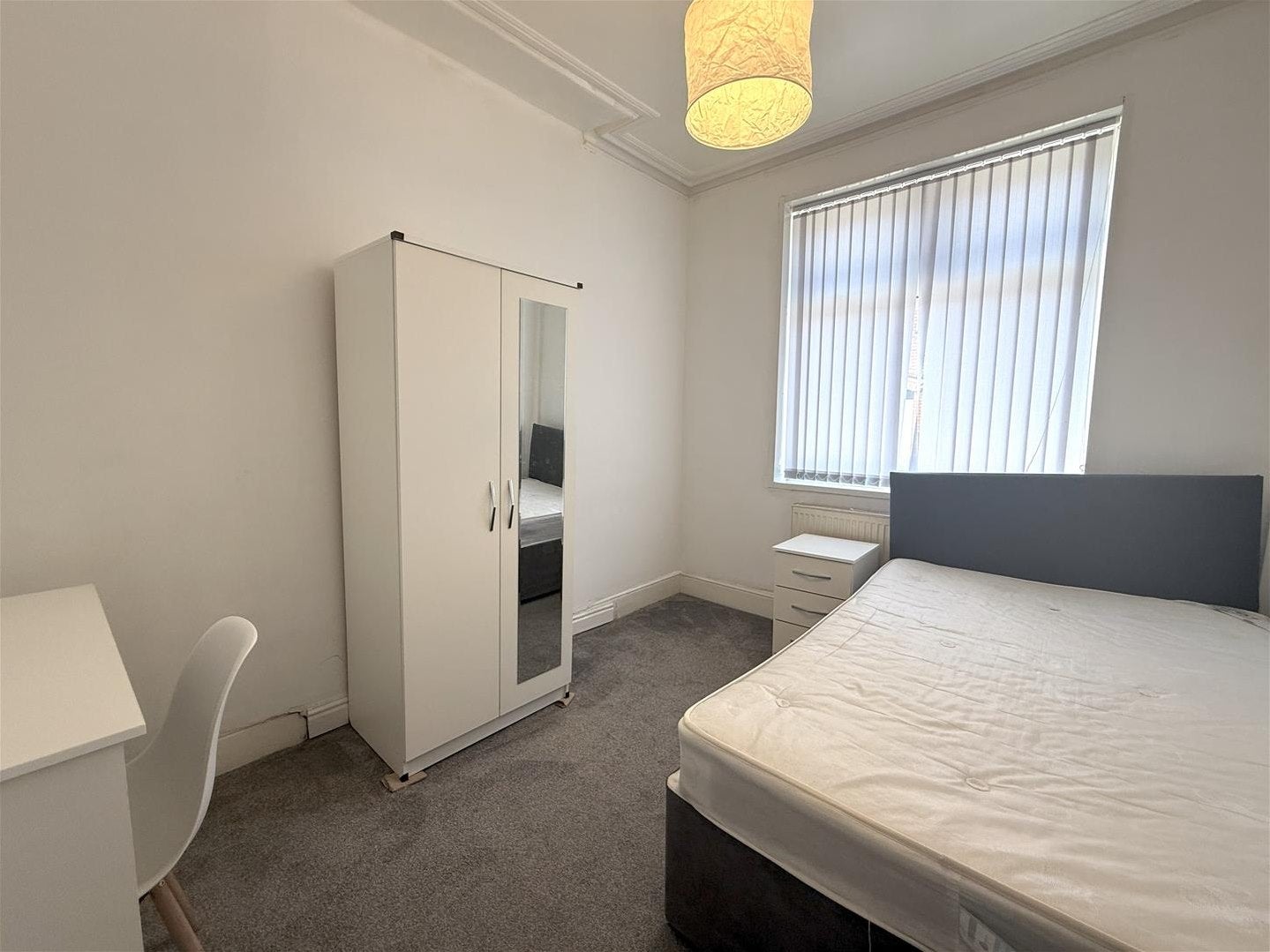Room Mostyn Road in Birmingham