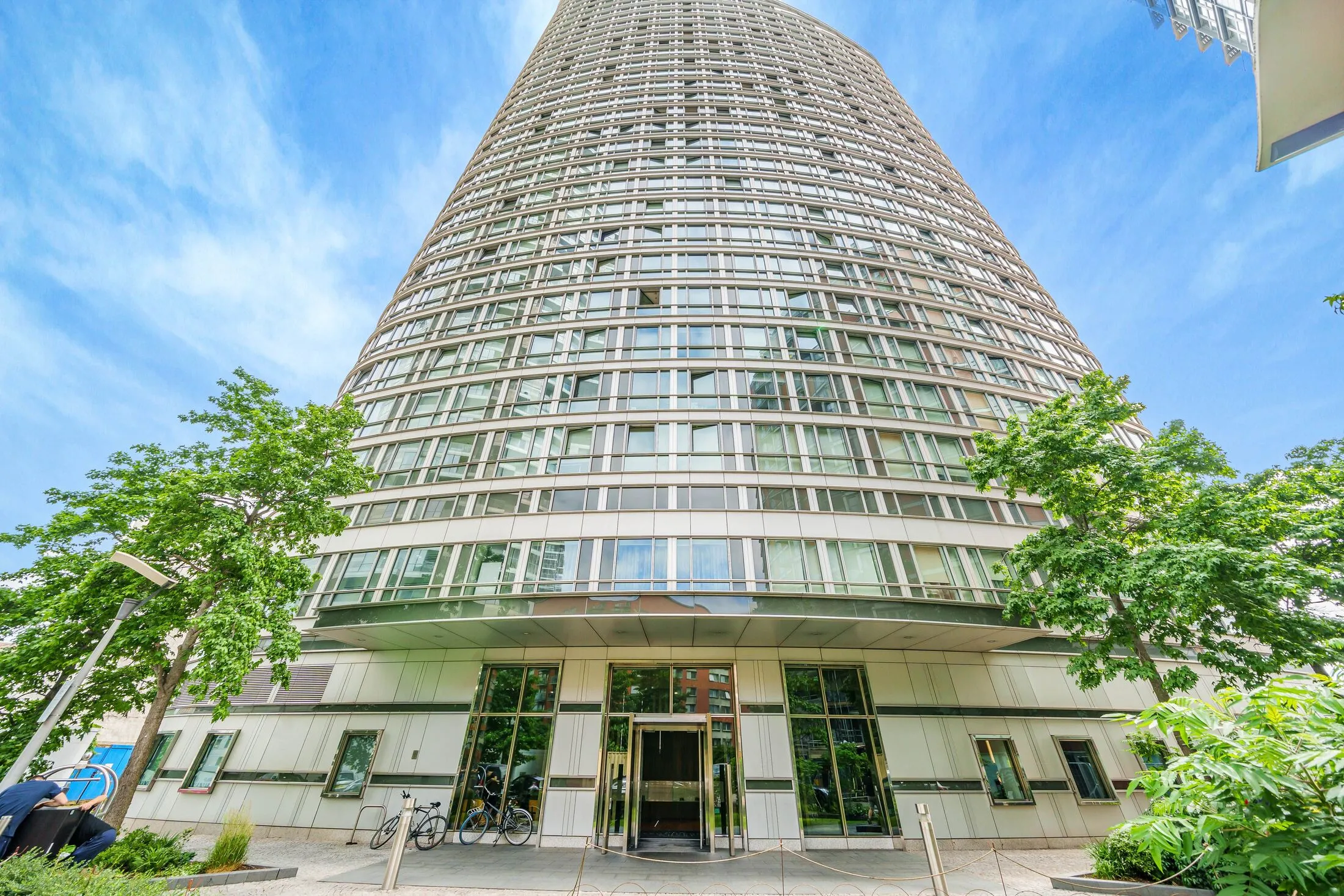 Flat Fairmont Avenue in Greater London