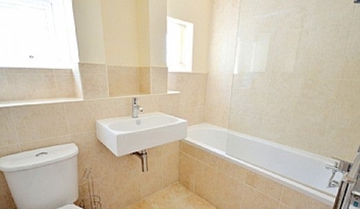 Flat Westbury Road in Greater London
