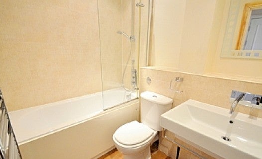 Flat Westbury Road in Greater London