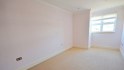 Flat Westbury Road in Greater London