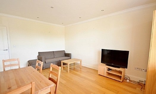 Flat Westbury Road in Greater London