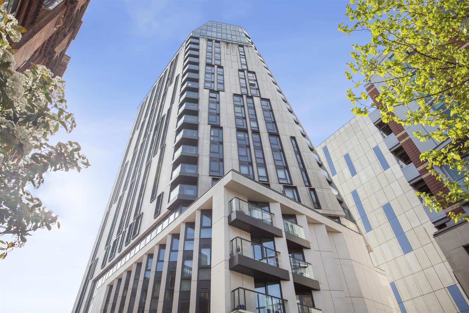 Flat Salamanca Place in Greater London