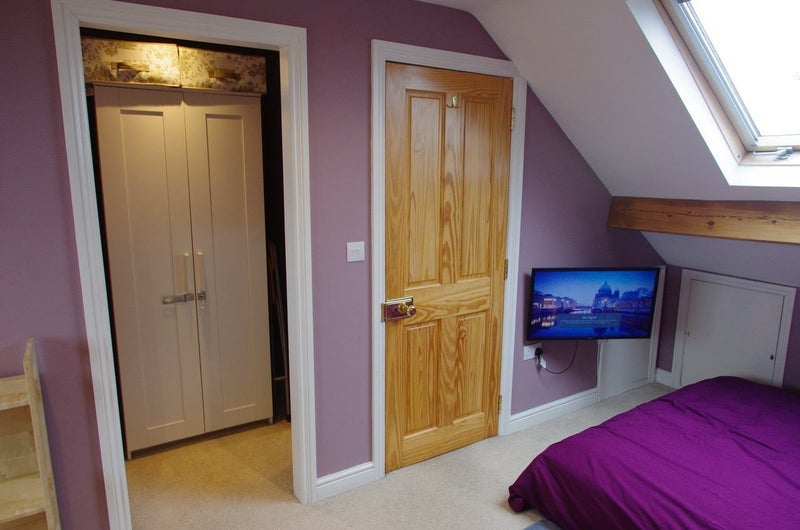 Room Strathmore Road in Bristol