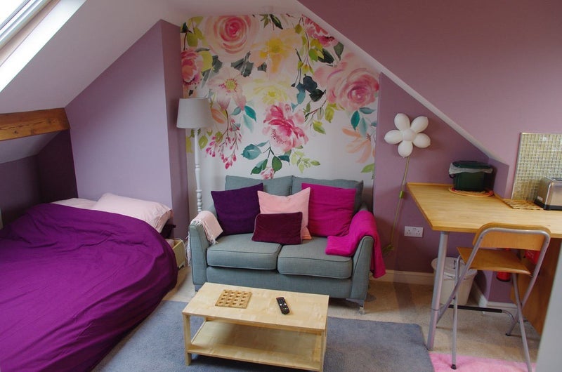 Room Strathmore Road in Bristol