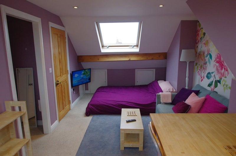 Room Strathmore Road in Bristol