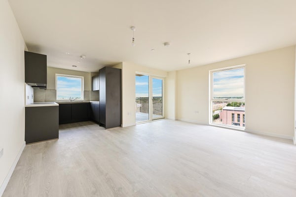 Flat Hargrave Drive in London