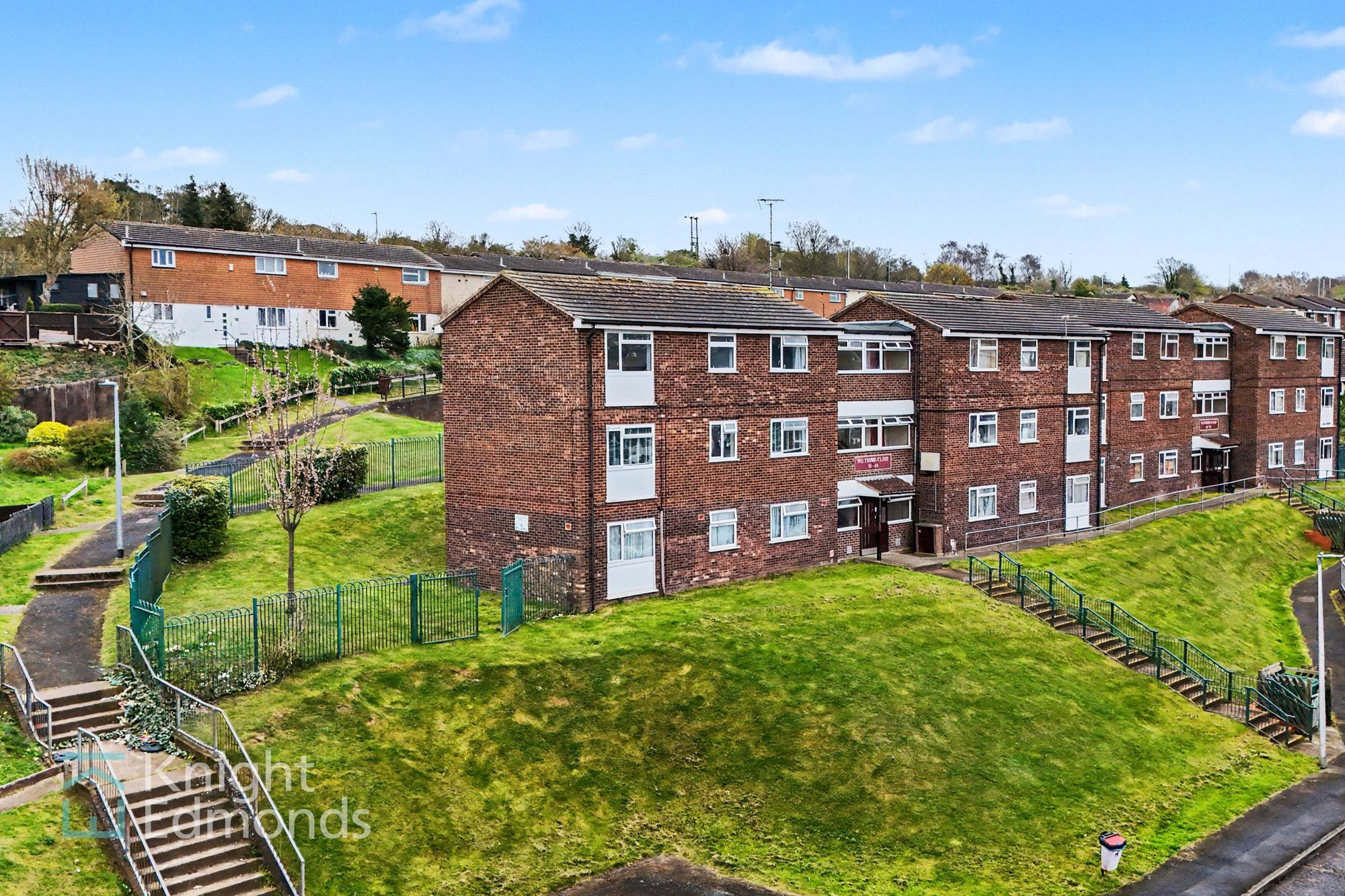 Flat Wiltshire Close in Chatham