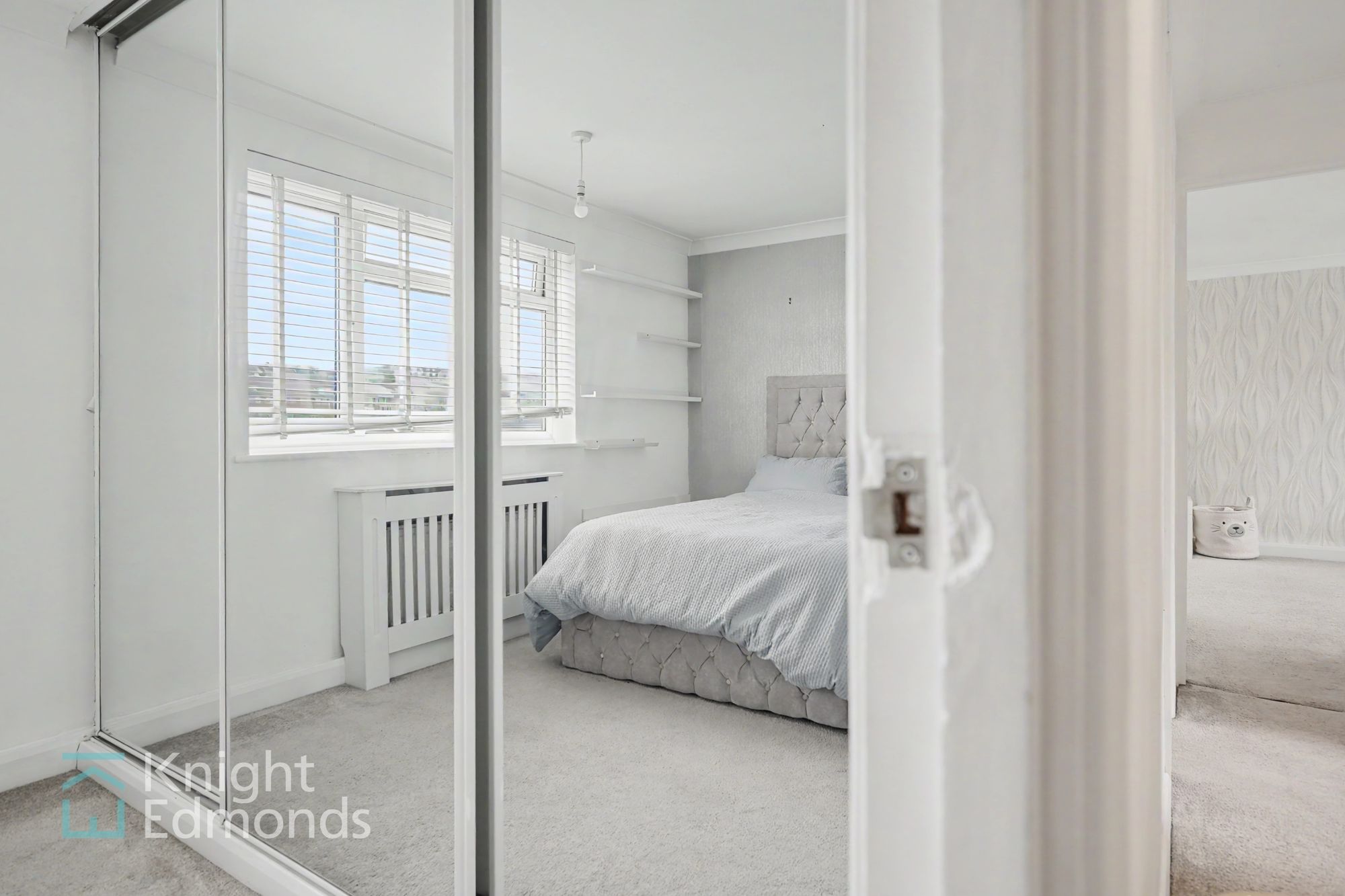 Flat Wiltshire Close in Chatham