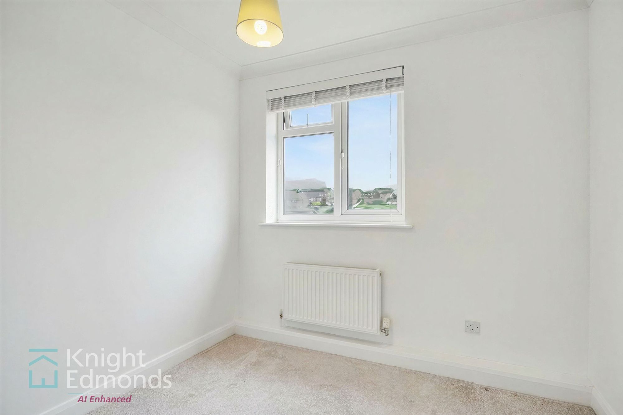 Flat Wiltshire Close in Chatham