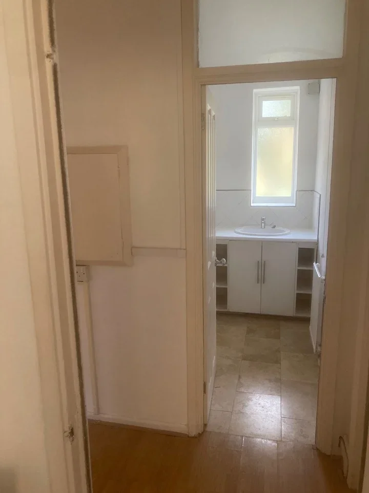 Flat Belthorn Crescent in Greater London