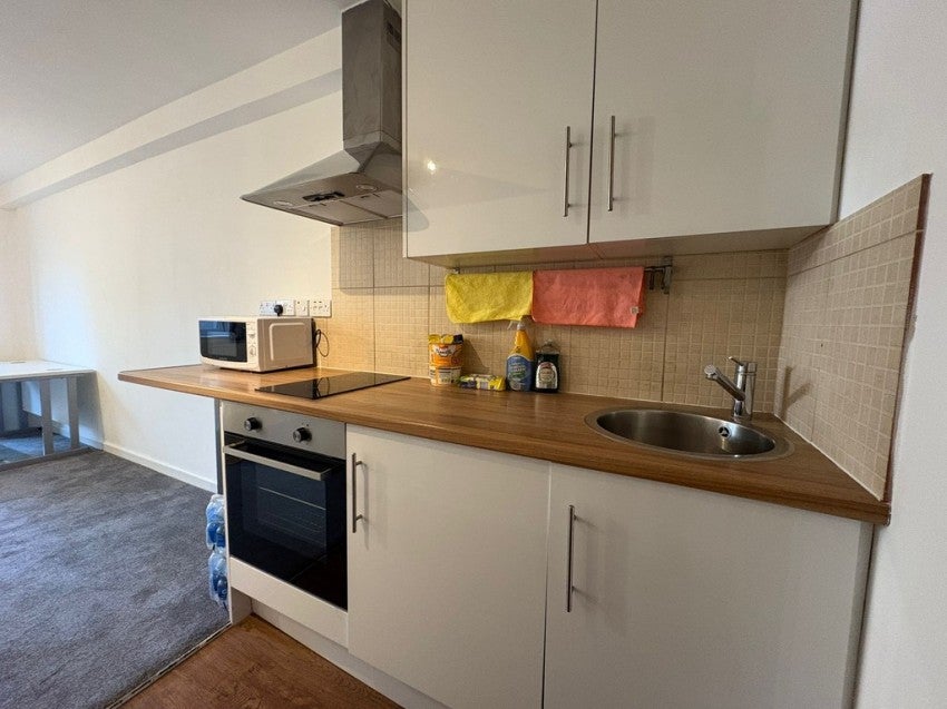Flat Southcliff Road in Southampton