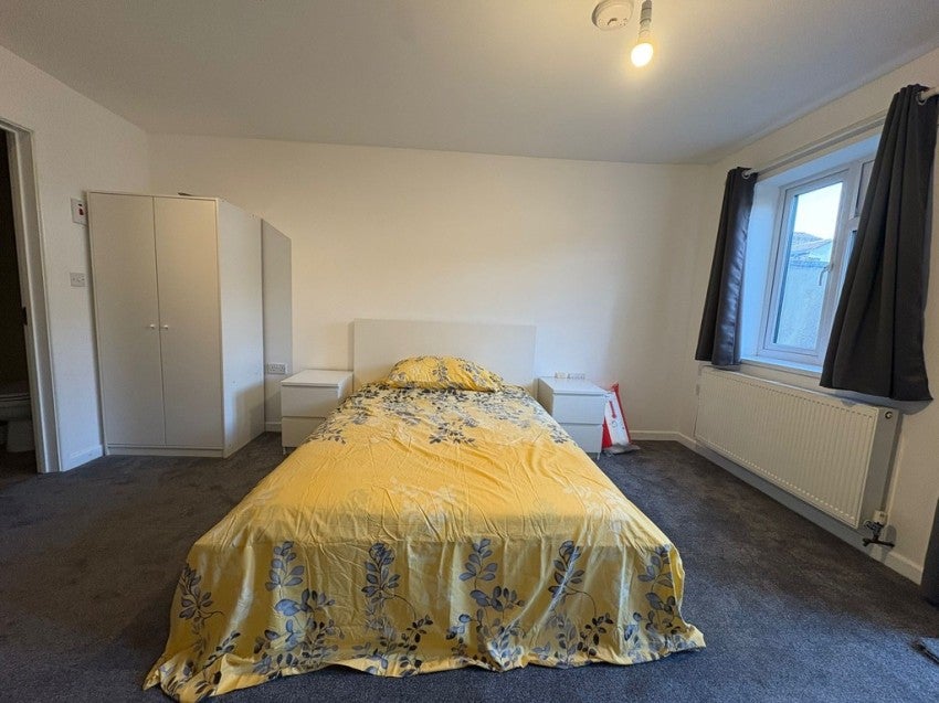Flat Southcliff Road in Southampton