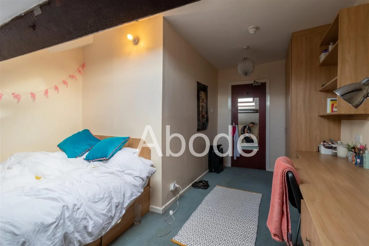 Flat Midland Road in Leeds