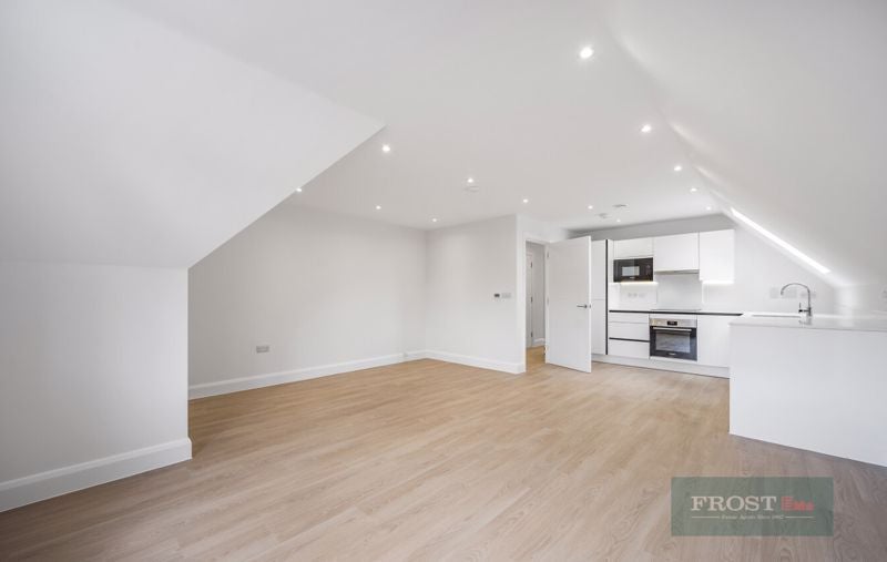 Flat Privet Mews in Greater London