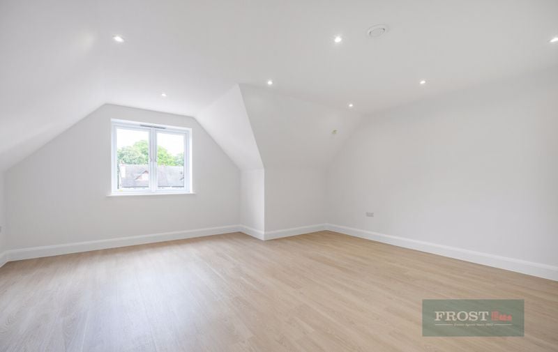 Flat Privet Mews in Greater London