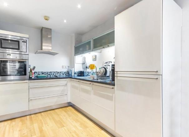 Flat Westferry Circus in Greater London
