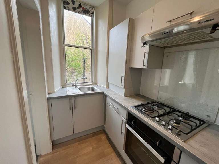 Flat Dalgety Avenue in City of Edinburgh