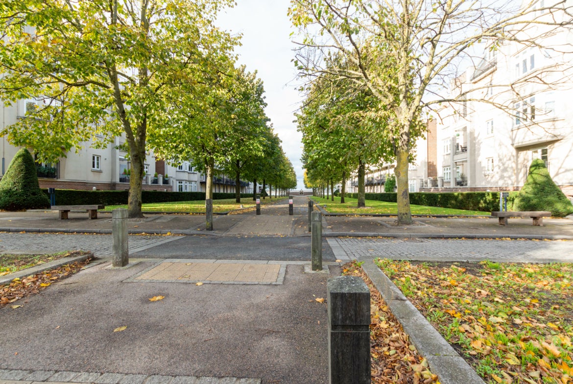 Flat Empire Walk in Dartford