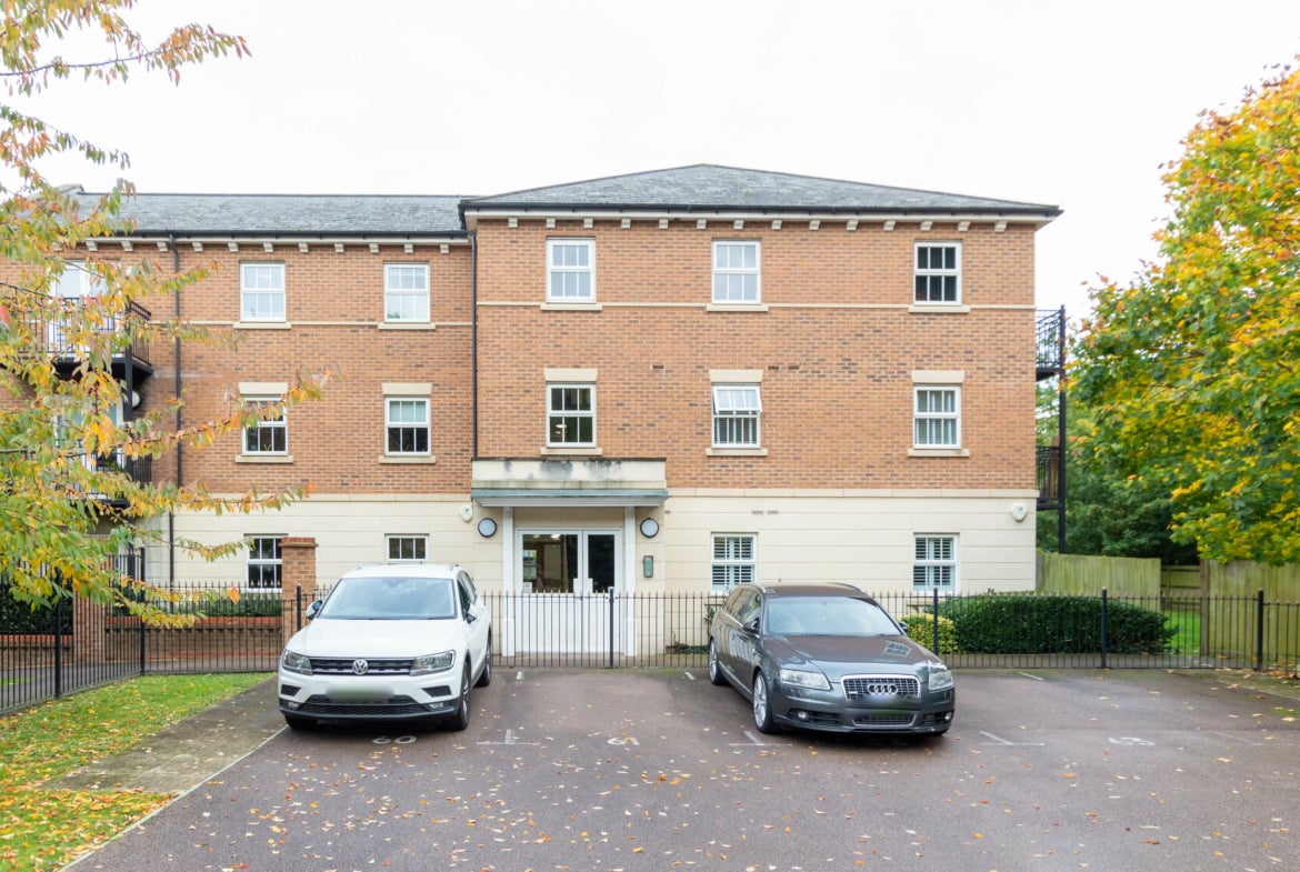 Flat Empire Walk in Dartford