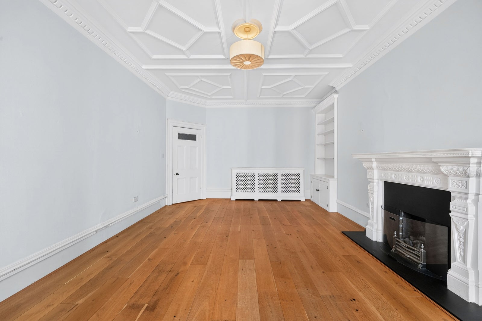 Flat Vauxhall Bridge Road in City of Westminster