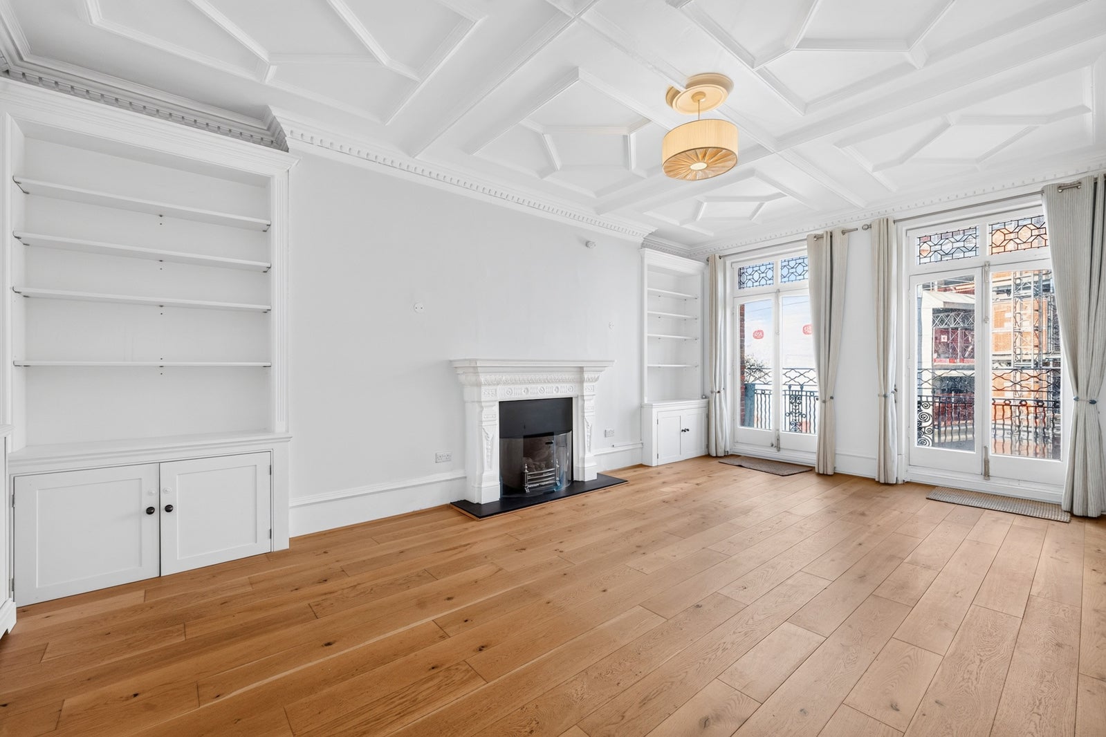 Flat Vauxhall Bridge Road in City of Westminster