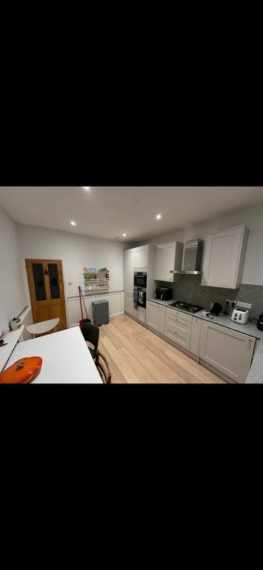 Room Grosvenor Park Road in Greater London