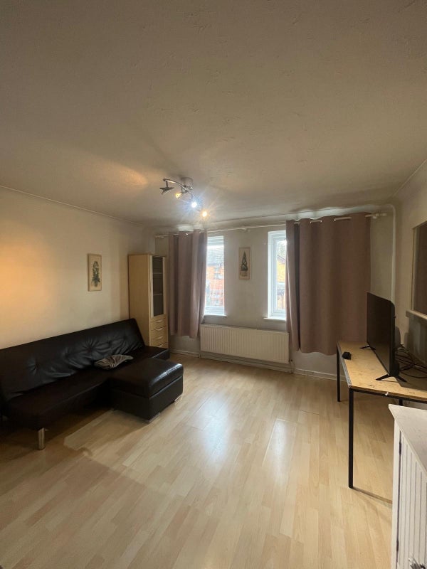 Room Clarence Road in Greater London