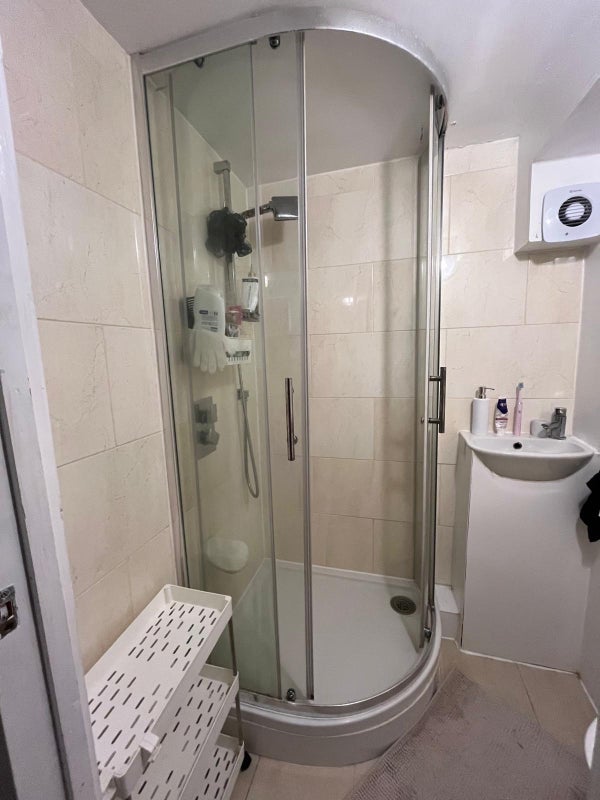 Room Clarence Road in Greater London