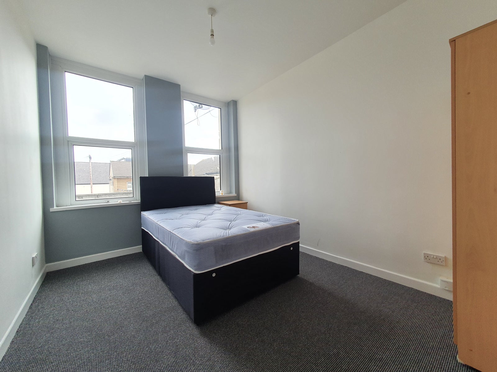 Flat Clifton Street in Cardiff