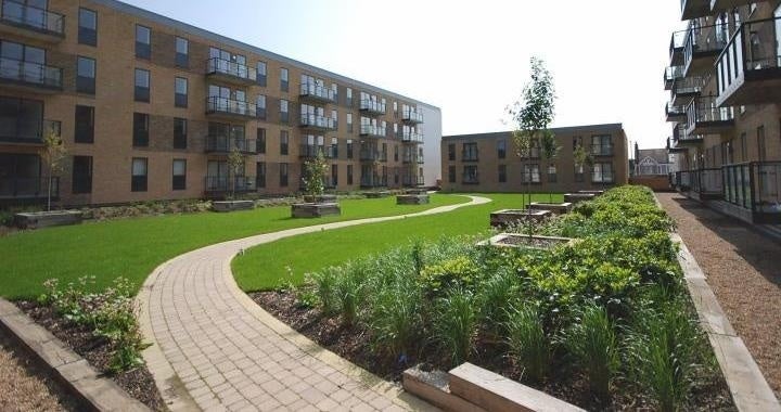 Flat Pitt Crescent in Greater London