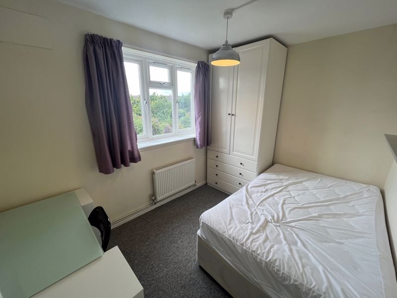 Room Kingsham Avenue in Chichester