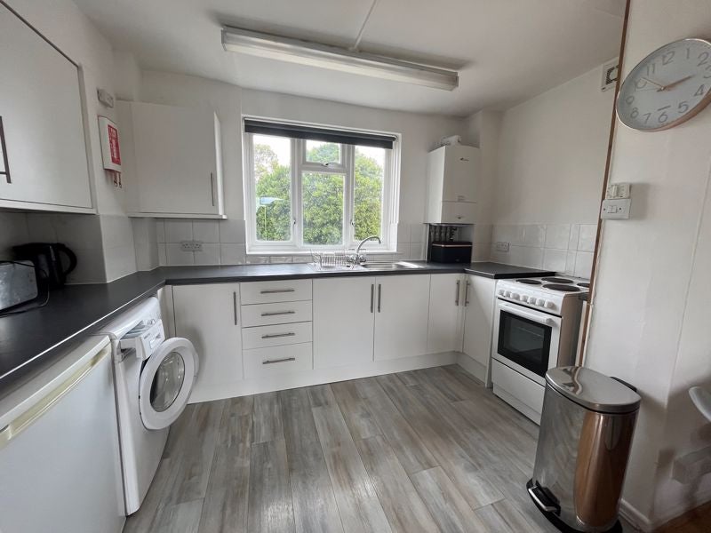 Room Kingsham Avenue in Chichester