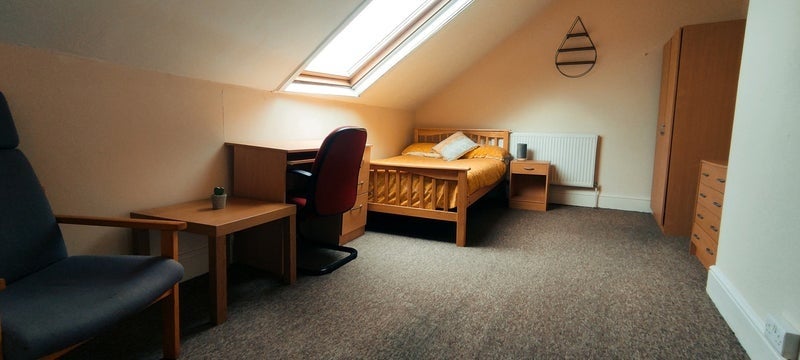 Room Kingston Road in Portsmouth