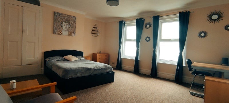 Room Kingston Road in Portsmouth