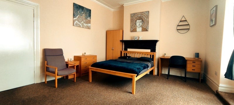 Room Kingston Road in Portsmouth