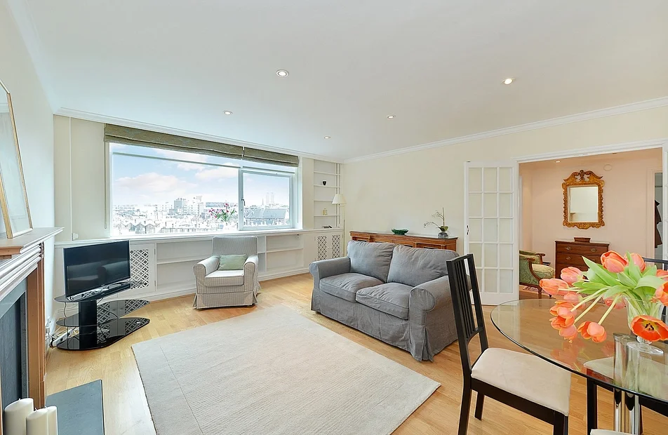 Flat Whittaker Street in Greater London