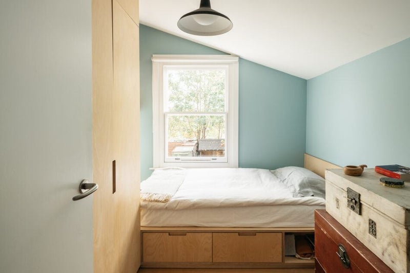 Flat Markhouse Avenue in Greater London