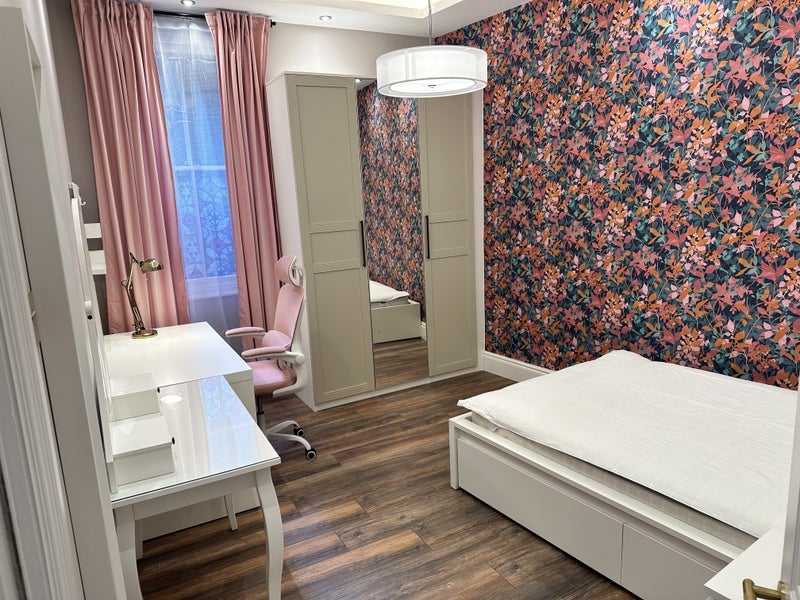 Room Beaumont Crescent in Greater London
