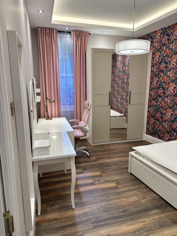 Room Beaumont Crescent in Greater London