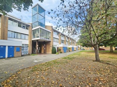 Flat Farnham Road in Slough