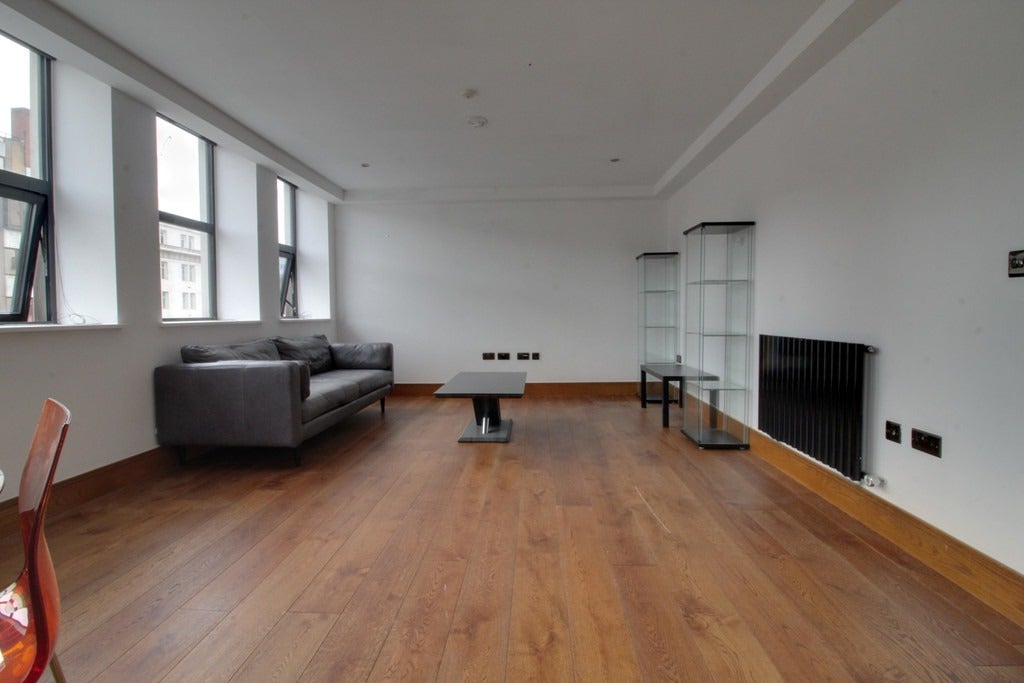 Flat Great Charles Street Queensway in Birmingham