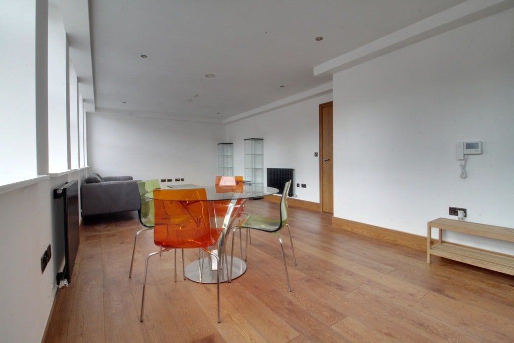 Flat Great Charles Street Queensway in Birmingham