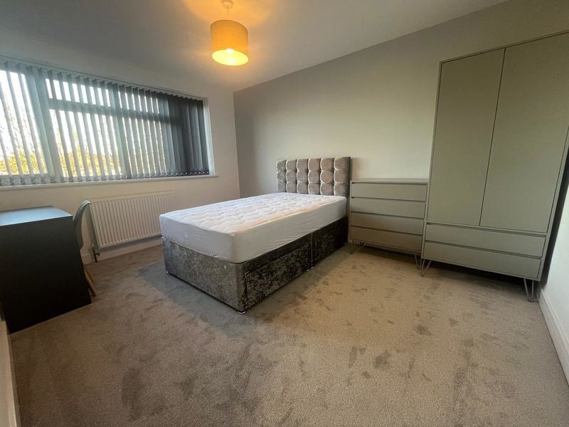 Room Cleeve Wood Road in Bristol