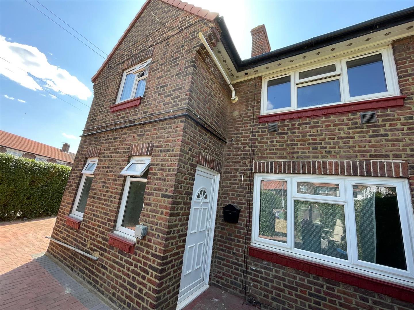 House Queenswood Avenue in Greater London