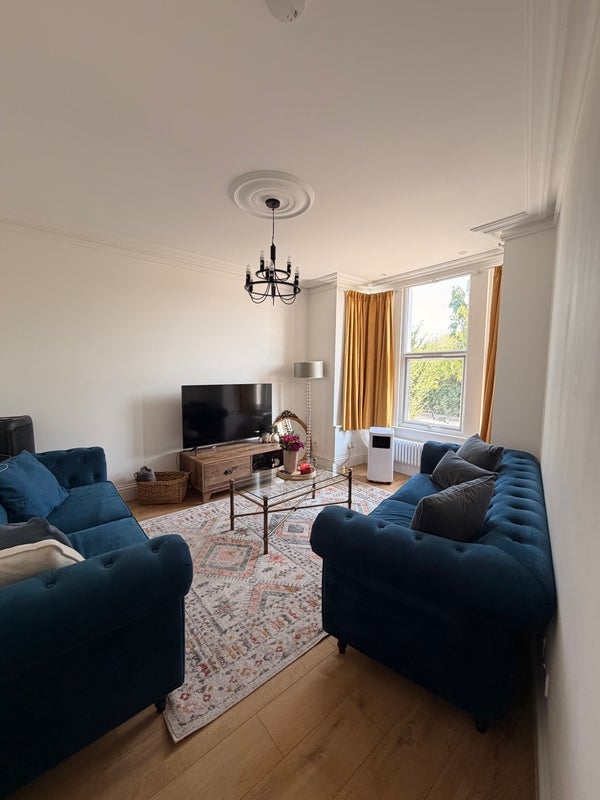 Room St Albans Crescent in Greater London