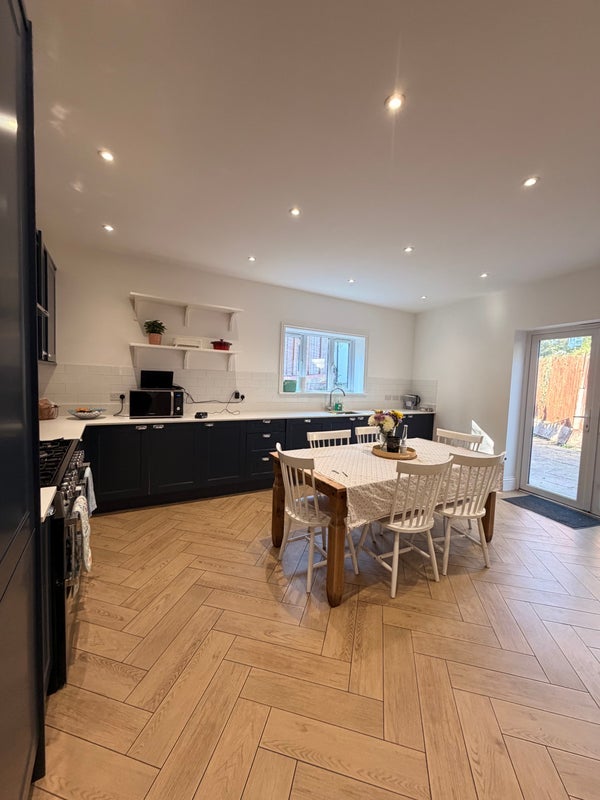 Room St Albans Crescent in Greater London