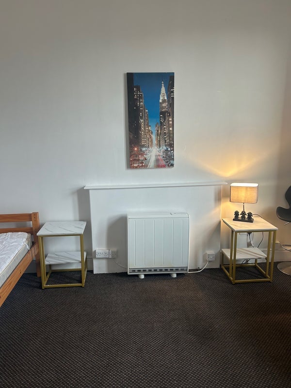 Room Liverpool Road in Southport